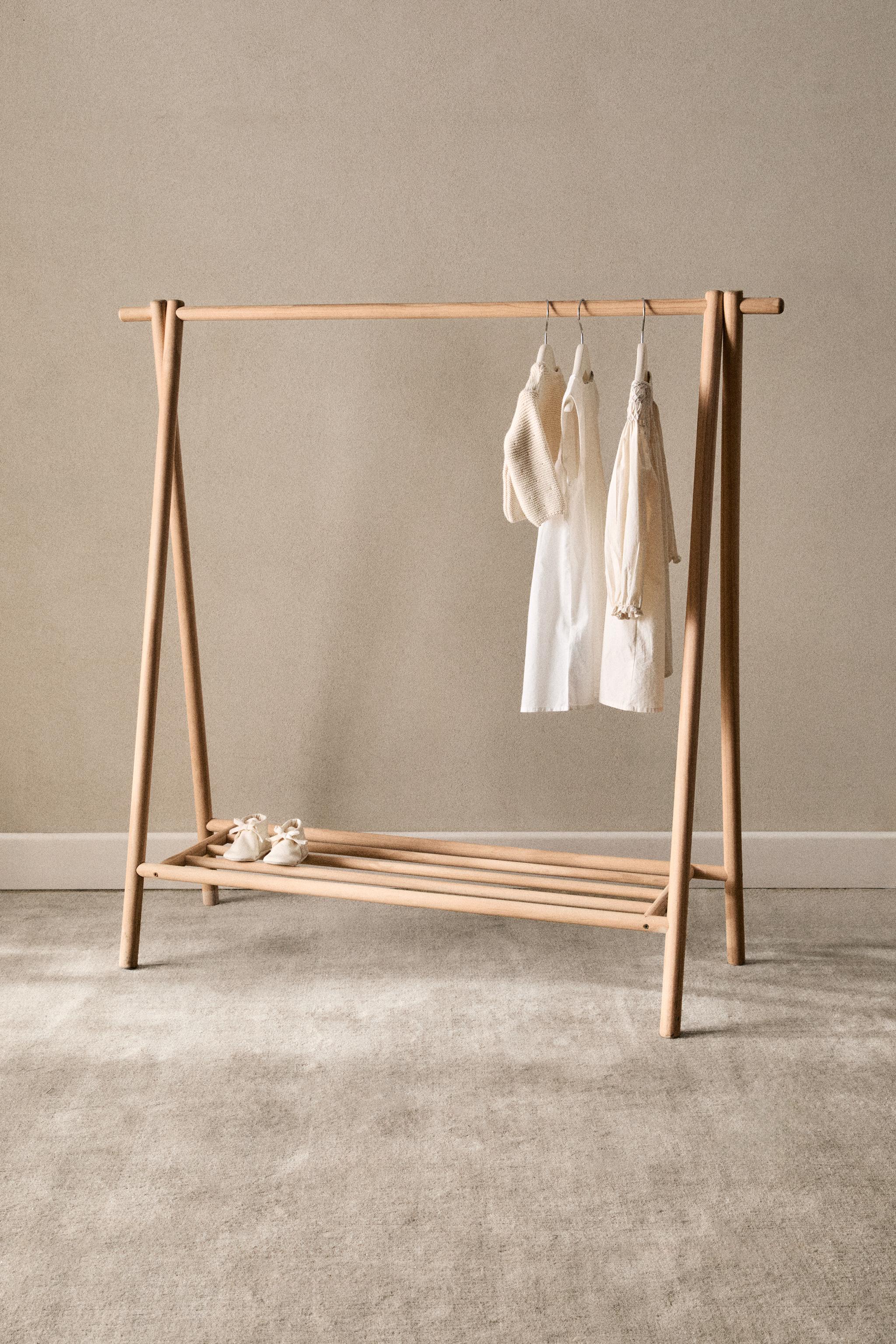 WOODEN CLOTHES RACK